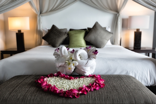 022 Villa Napalai Surin   Master bedroom with honeymoon arrangement